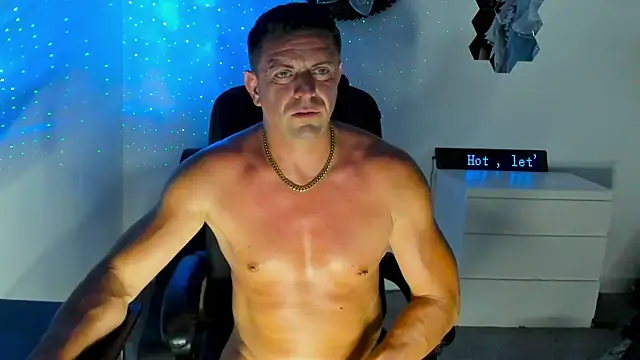 Snapshot of petr37pol chatting on July 3, 9:43 pm petr37pol online show from July 3, 9:43 pm