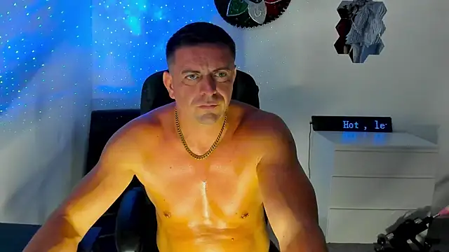 Snapshot of petr37pol chatting on July 6, 7:16 pm petr37pol online show from July 6, 7:16 pm