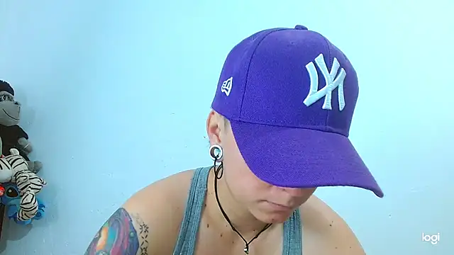 tomboyblue online show from February 20, 1:08 pm