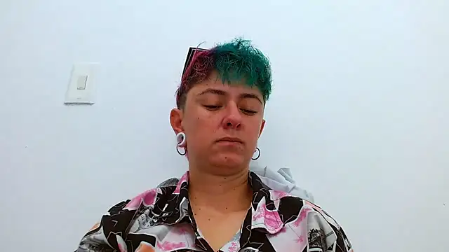 tomboyblue online show from December 15, 4:22 pm