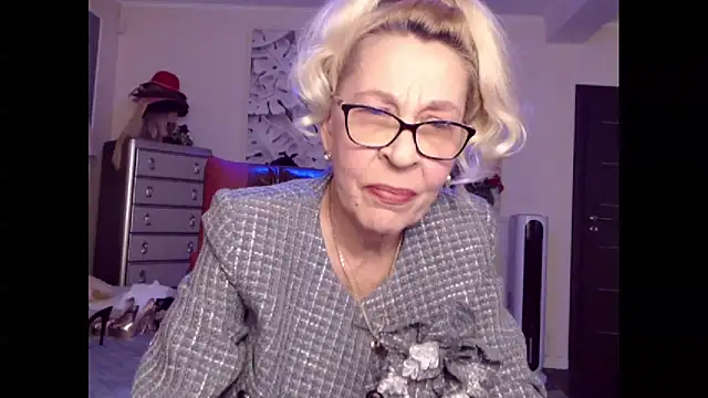 Snapshot of HornyMilf_555 chatting on October 6, 1:08 pm HornyMilf 555 online show from October 6, 1:08 pm