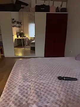 MariaValentine online show from December 18, 6:30 am