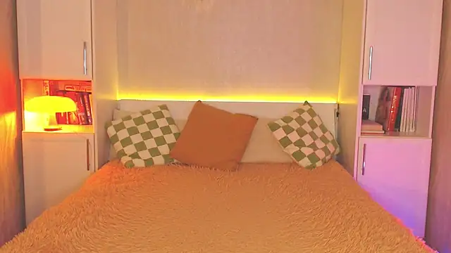 Snapshot of Leaaaaaaaaa chatting on December 18, 4:57 pm Leaaaaaaaaa online show from December 18, 4:57 pm