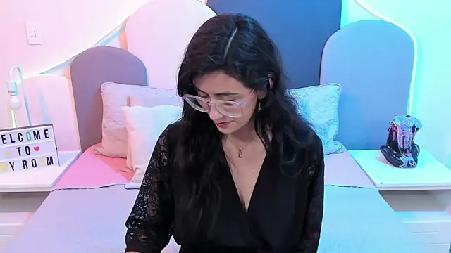 Snapshot of SophieGomez22 chatting on March 10, 5:50 pm SophieGomez22 online show from March 10, 5:50 pm