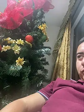 Snapshot of DanielGomez9 chatting on December 25, 7:24 am DanielGomez9 online show from December 25, 7:24 am