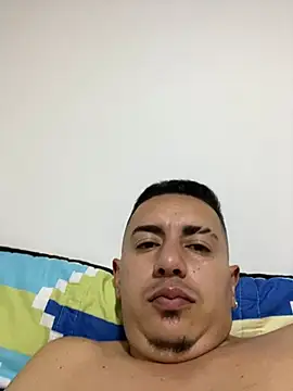 Snapshot of DanielGomez9 chatting on January 1, 9:07 am DanielGomez9 online show from January 1, 9:07 am