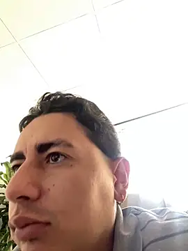 Snapshot of DanielGomez9 chatting on March 14, 9:54 pm DanielGomez9 online show from March 14, 9:54 pm