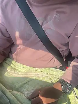 Snapshot of bighorn2000 chatting on February 24, 4:38 am bighorn2000 online show from February 24, 4:38 am