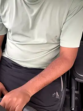 Snapshot of bighorn2000 chatting on October 27, 11:36 am bighorn2000 online show from October 27, 11:36 am