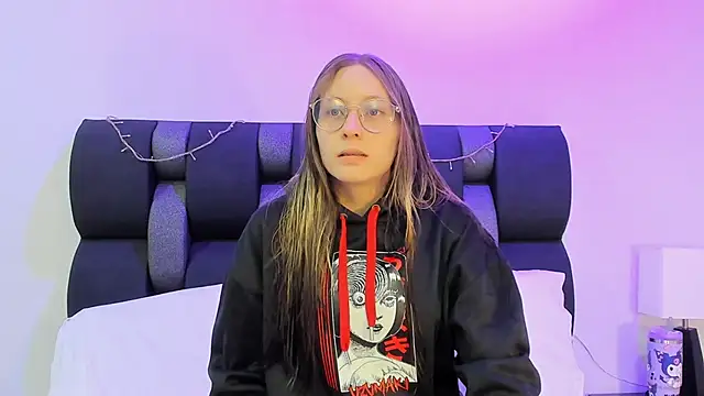 Snapshot of Siouxsie_cenobite chatting on February 28, 11:14 am Siouxsie cenobite online show from February 28, 11:14 am