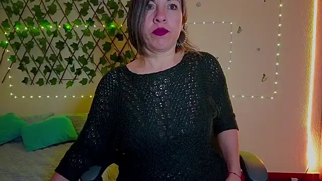 Lady breaks hearts online show from October 16, 10:27 am