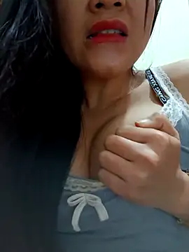 Snapshot of Lyly_sexy2k chatting on March 19, 7:18 am Lyly sexy2k online show from March 19, 7:18 am