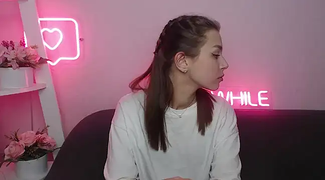 MilanaAngelAs online show from January 28, 5:43 am