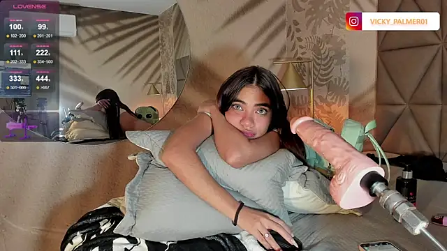 Vicky Palmer online show from December 15, 8:25 pm