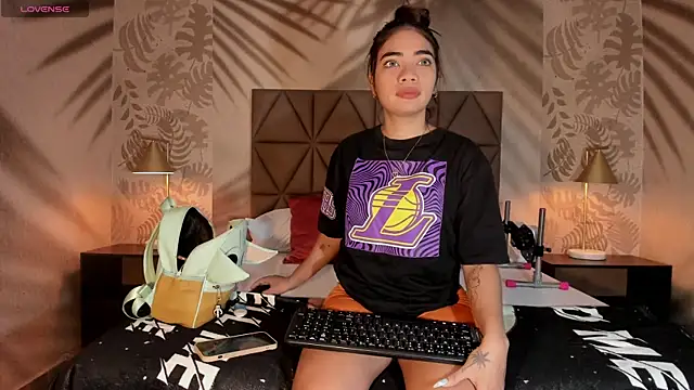 Vicky Palmer online show from January 21, 8:43 pm