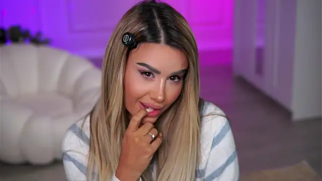 EvaZane online show from October 27, 8:35 pm