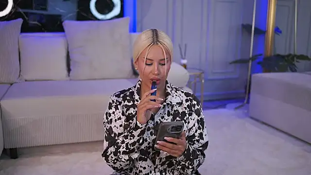 Snapshot of EvaZane chatting on July 27, 12:01 pm EvaZane online show from July 27, 12:01 pm