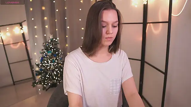 Addelin Moon online show from December 18, 7:19 pm