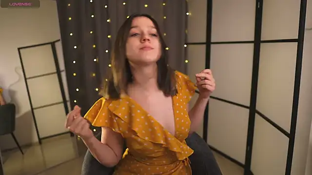 Addelin Moon online show from February 1, 4:22 pm