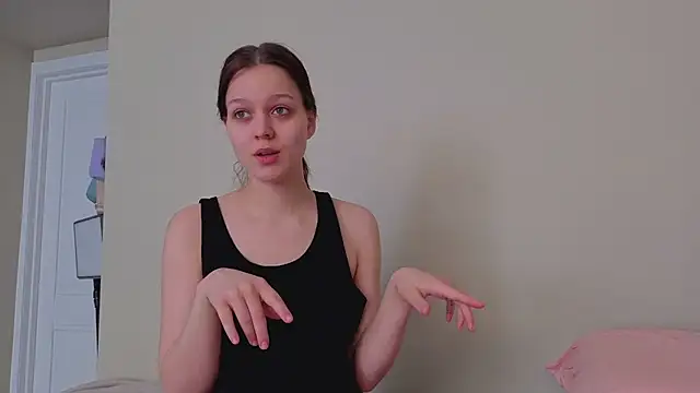 Addelin Moon online show from April 18, 9:57 am