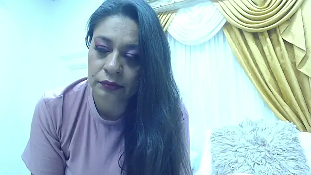 MiaCallie online show from March 7, 7:49 pm