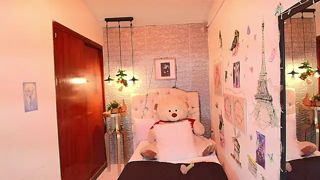 REDHOTTER  online show from February 8, 2:15 am