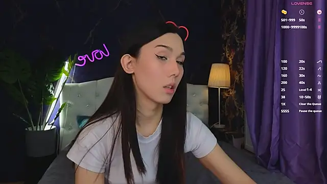 Kaia Sunshine Mia online show from February 8, 3:00 pm