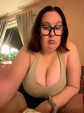 Snapshot of Misssmilf chatting on October 24, 5:31 pm Misssmilf online show from October 24, 5:31 pm
