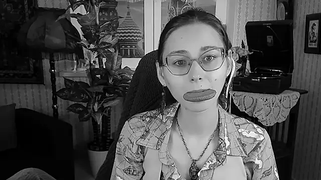 Snapshot of Orianna_Fox chatting on December 28, 5:46 pm Orianna Fox online show from December 28, 5:46 pm