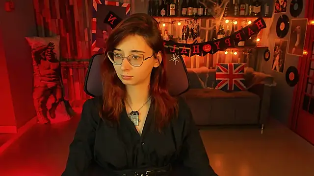 Snapshot of Orianna_Fox chatting on October 18, 9:21 am Orianna Fox online show from October 18, 9:21 am