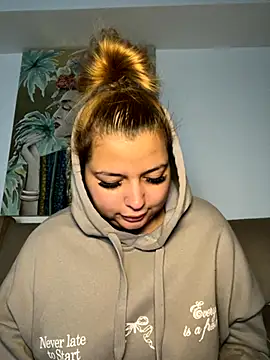 AllysonK online show from October 22, 4:51 pm