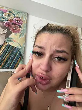 AllysonK online show from June 4, 1:39 pm