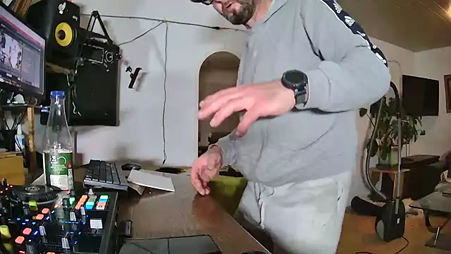 Snapshot of rosaeichel chatting on February 6, 11:19 pm rosaeichel online show from February 6, 11:19 pm