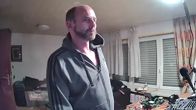 Snapshot of rosaeichel chatting on April 15, 8:42 pm rosaeichel online show from April 15, 8:42 pm