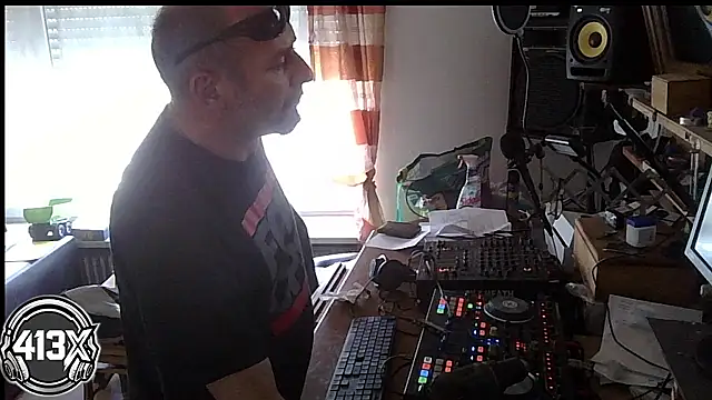 Snapshot of rosaeichel chatting on May 21, 9:38 am rosaeichel online show from May 21, 9:38 am