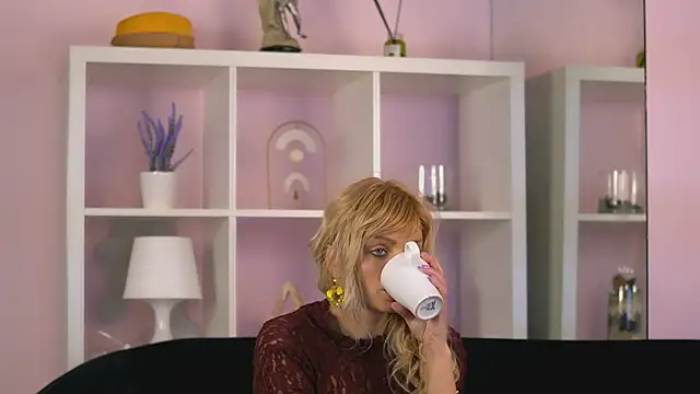 BritneyHudson online show from February 10, 11:15 am