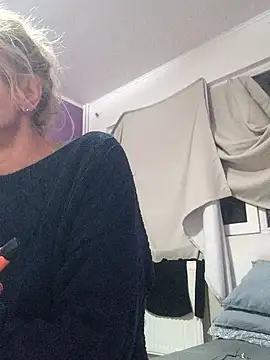 BritneyHudson online show from February 4, 2:06 am