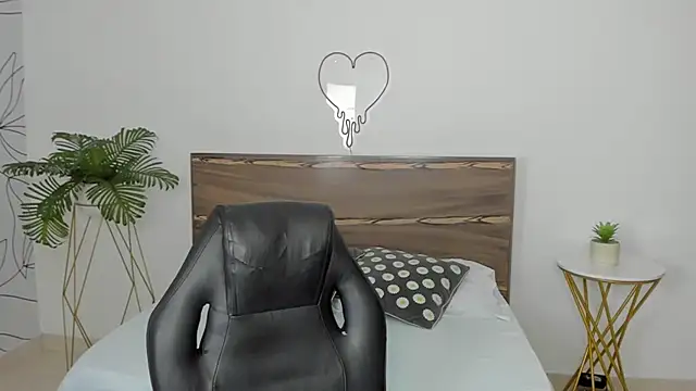 Snapshot of ivette_bocelly chatting on December 11, 7:03 pm ivette bocelly online show from December 11, 7:03 pm