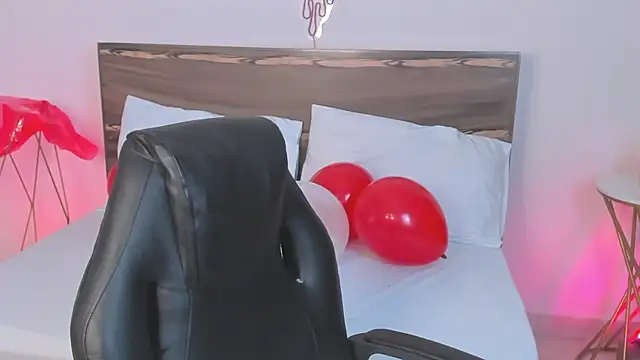 Snapshot of ivette_bocelly chatting on February 14, 8:05 pm ivette bocelly online show from February 14, 8:05 pm