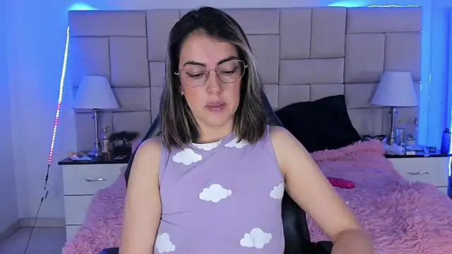Snapshot of IsisLoveyes_ chatting on December 12, 2:04 am IsisLoveyes online show from December 12, 2:04 am