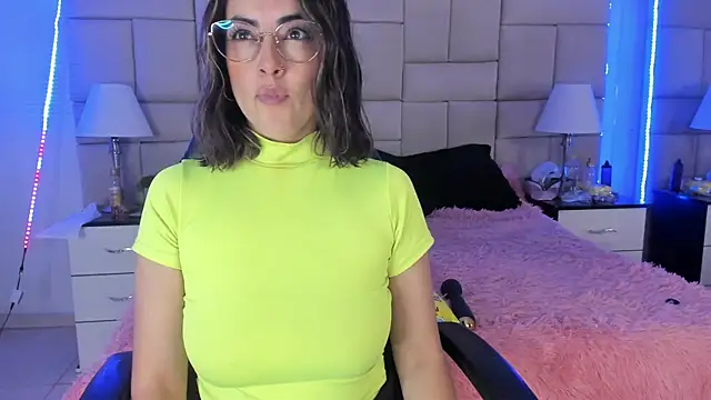 Snapshot of IsisLoveyes_ chatting on December 23, 8:57 pm IsisLoveyes online show from December 23, 8:57 pm
