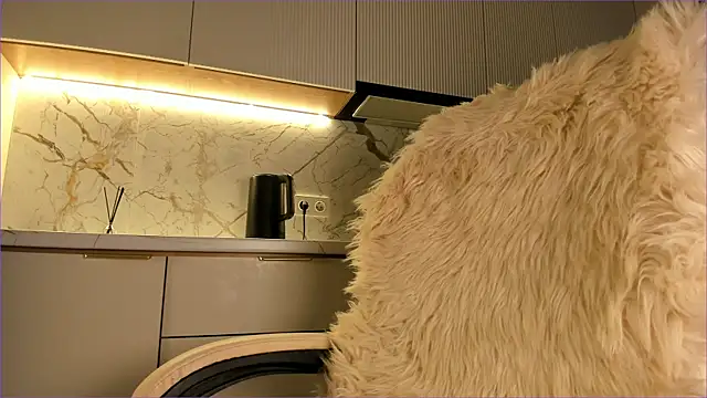 sally 009 online show from January 31, 4:27 pm