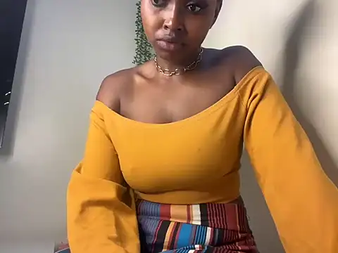 Snapshot of Chocolate_queen2 chatting on June 29, 4:30 am Chocolate queen2 online show from June 29, 4:30 am