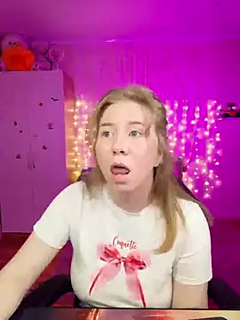 D0nna  online show from April 19, 5:45 pm