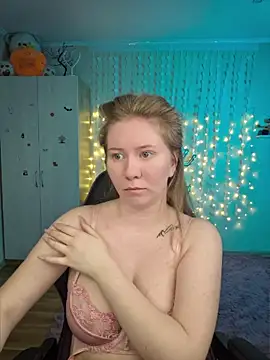 D0nna  online show from April 24, 7:38 pm