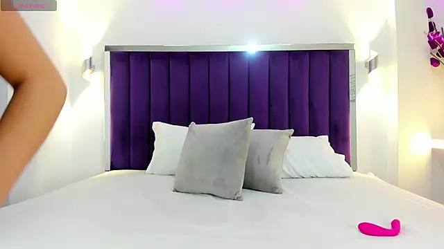 LindsyCater online show from January 9, 11:58 am