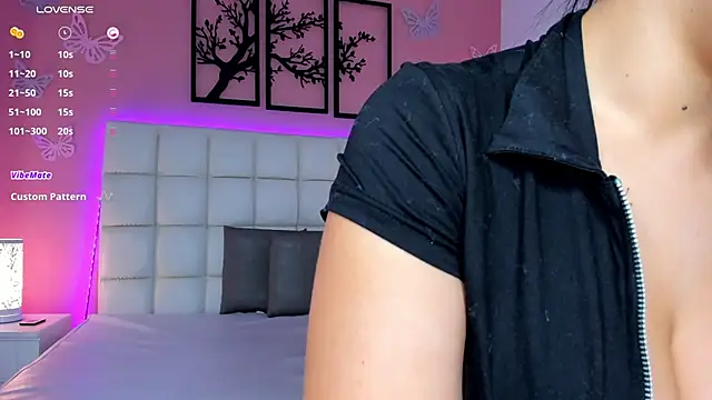 Snapshot of Emily_roux chatting on January 4, 4:01 am Emily roux online show from January 4, 4:01 am