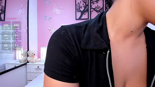 Snapshot of Emily_roux chatting on January 10, 12:06 am Emily roux online show from January 10, 12:06 am