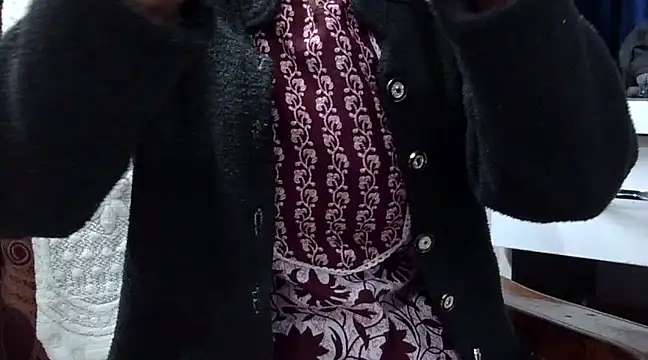 momo lov online show from December 19, 4:23 am