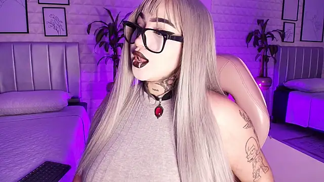 bella-green online show from September 17, 7:37 pm